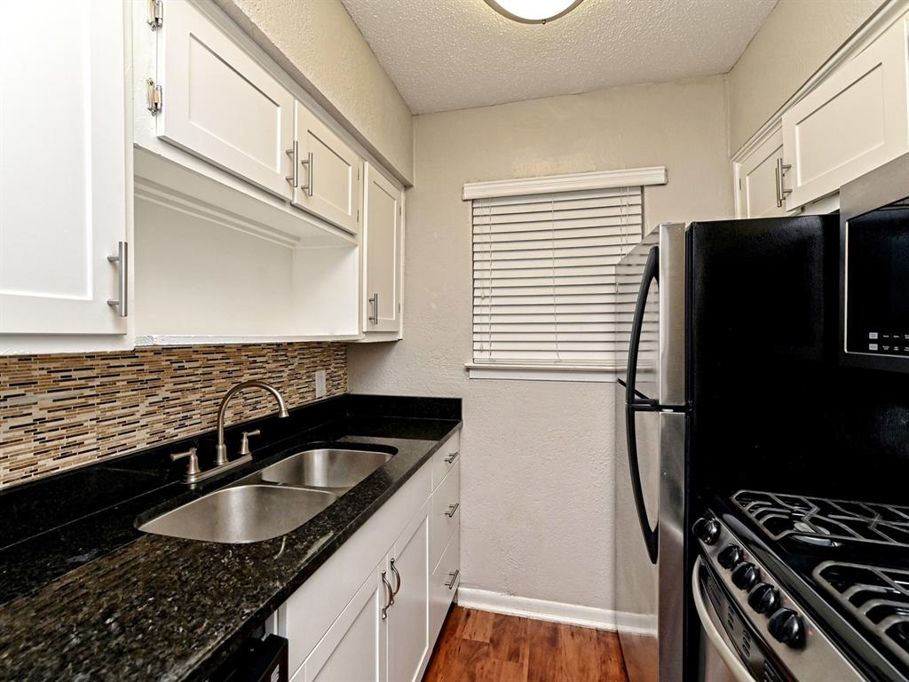 2401 Manor Rd 120 Property Photo 7