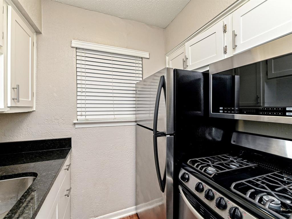 2401 Manor Rd 120 Property Photo 8