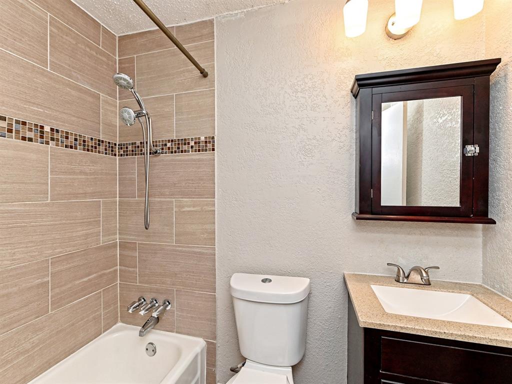 2401 Manor Rd 120 Property Photo 11