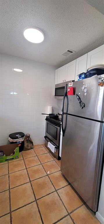 712 W 21st St 303 Property Photo 7