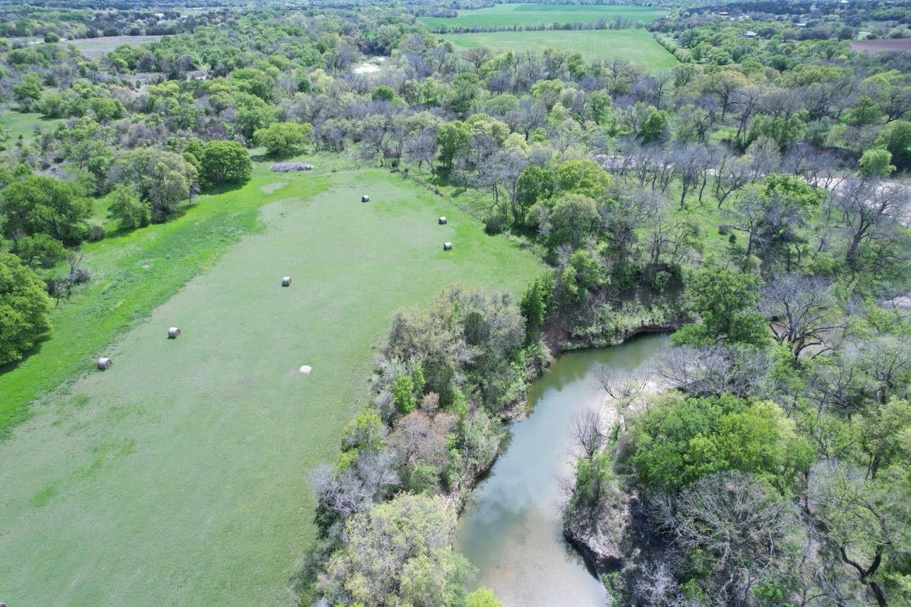 21109 N Us Highway 281 Property Photo 1