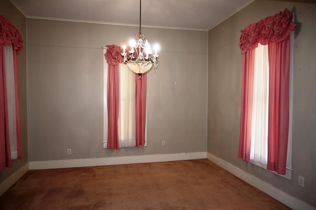 419 S Avenue C Property Photo 3