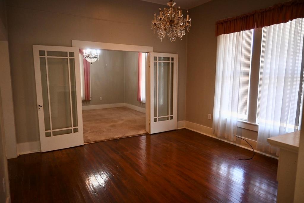 419 S Avenue C Property Photo 7