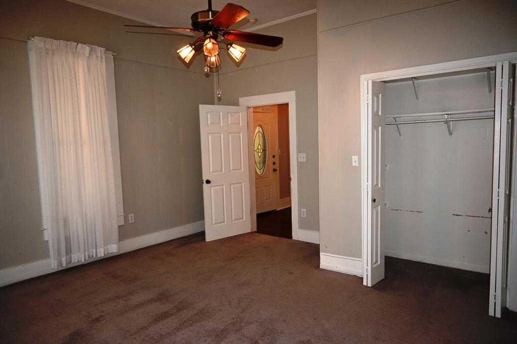 419 S Avenue C Property Photo 12