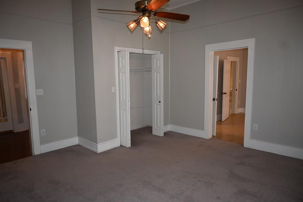 419 S Avenue C Property Photo 13