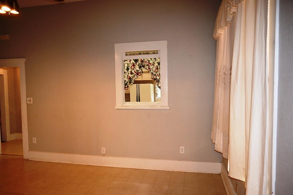 419 S Avenue C Property Photo 15