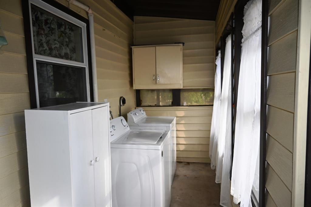 419 S Avenue C Property Photo 19
