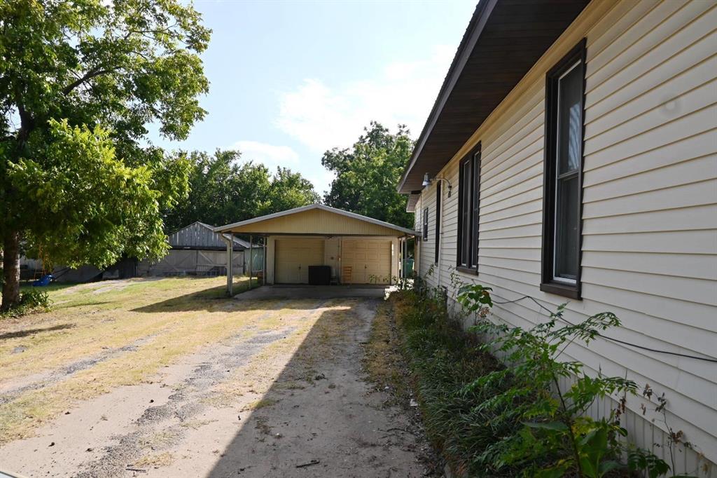 419 S Avenue C Property Photo 20