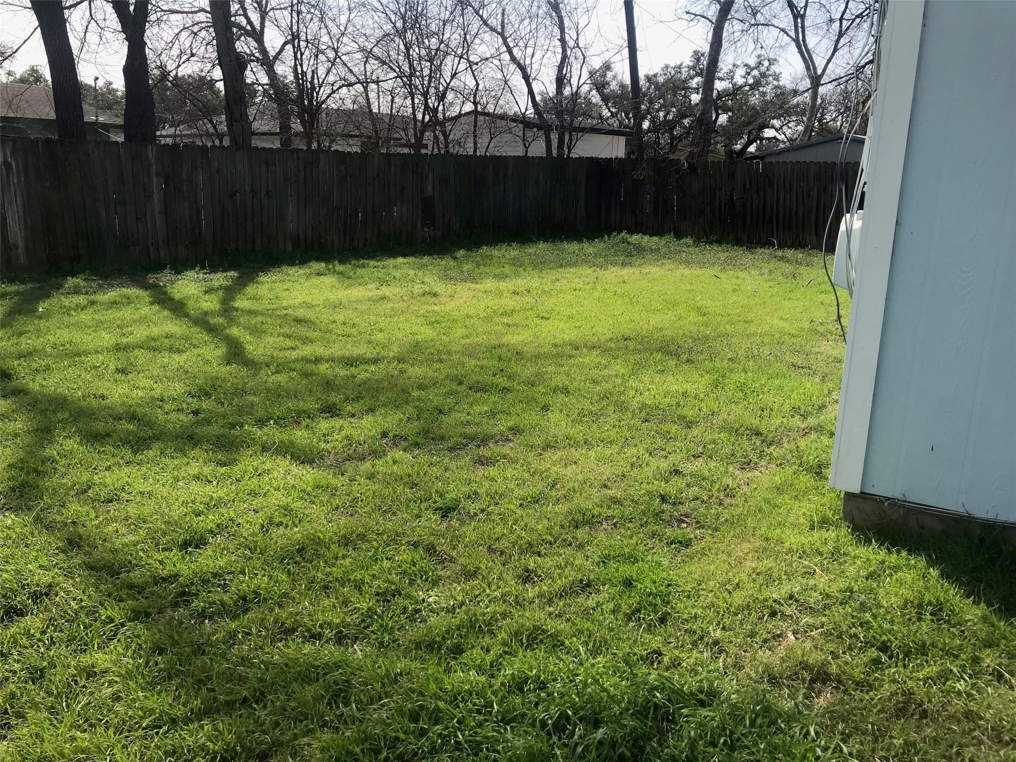 1405 Circle Dr Property Photo 3