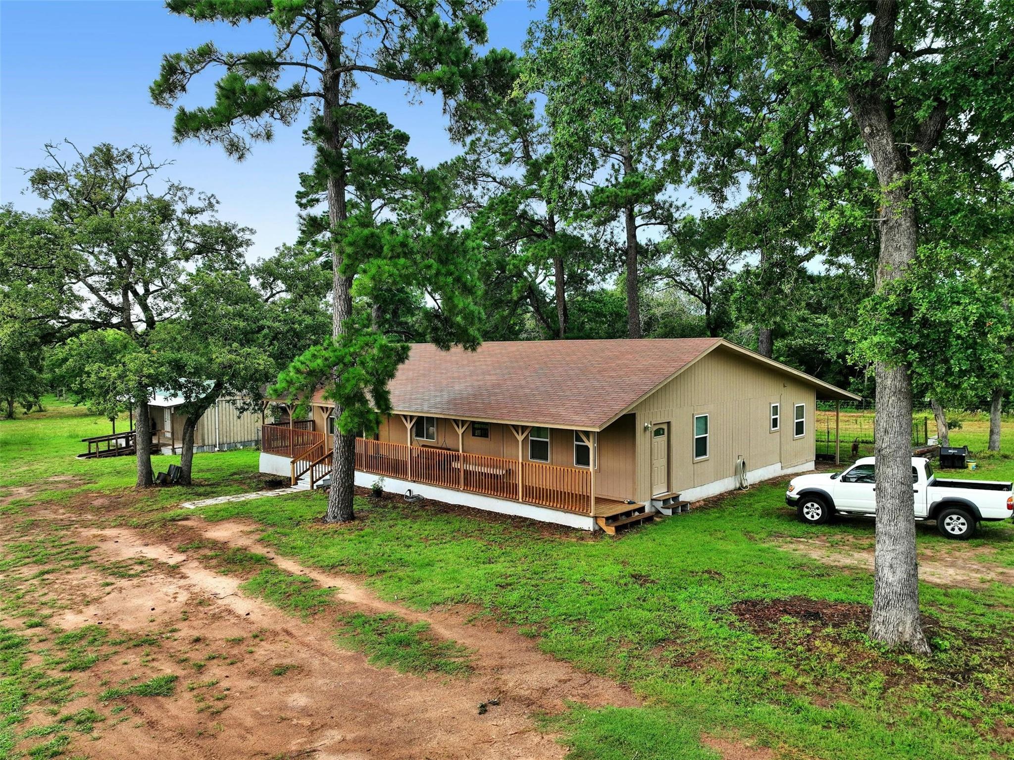 2169 Highway 304 Property Photo 4