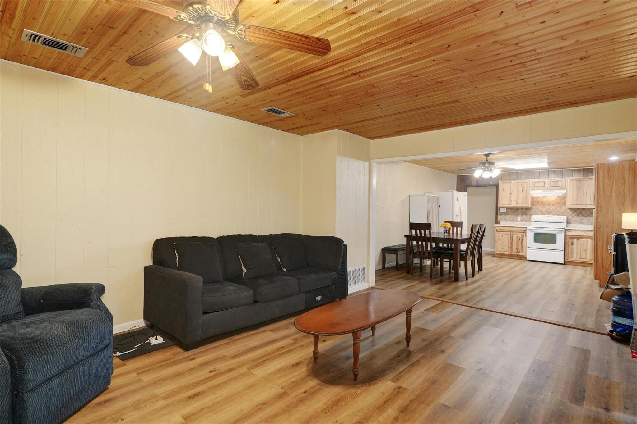 2169 Highway 304 Property Photo 6