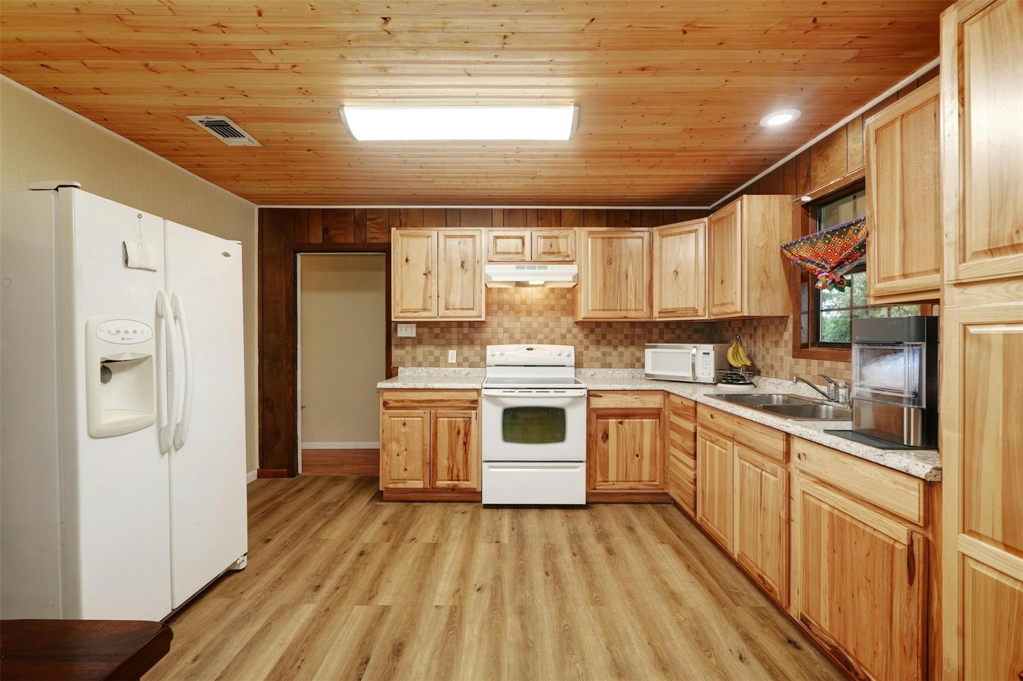 2169 Highway 304 Property Photo 8