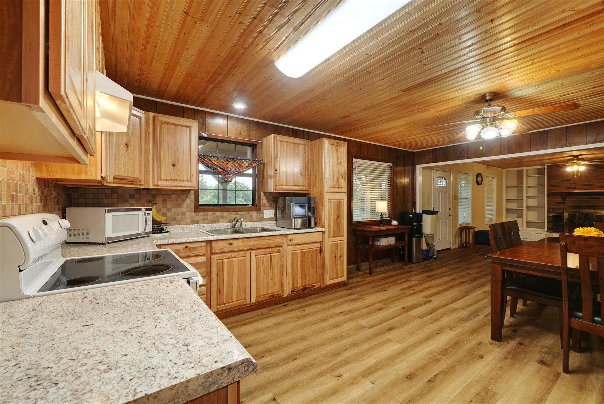 2169 Highway 304 Property Photo 9