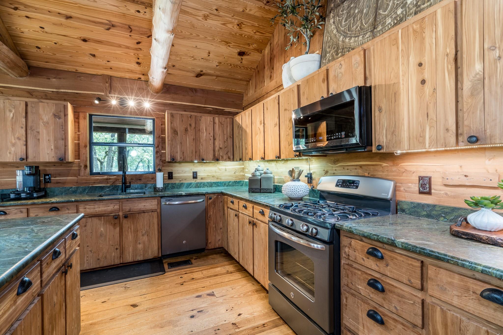 1672 Sayers Rd Property Photo 12