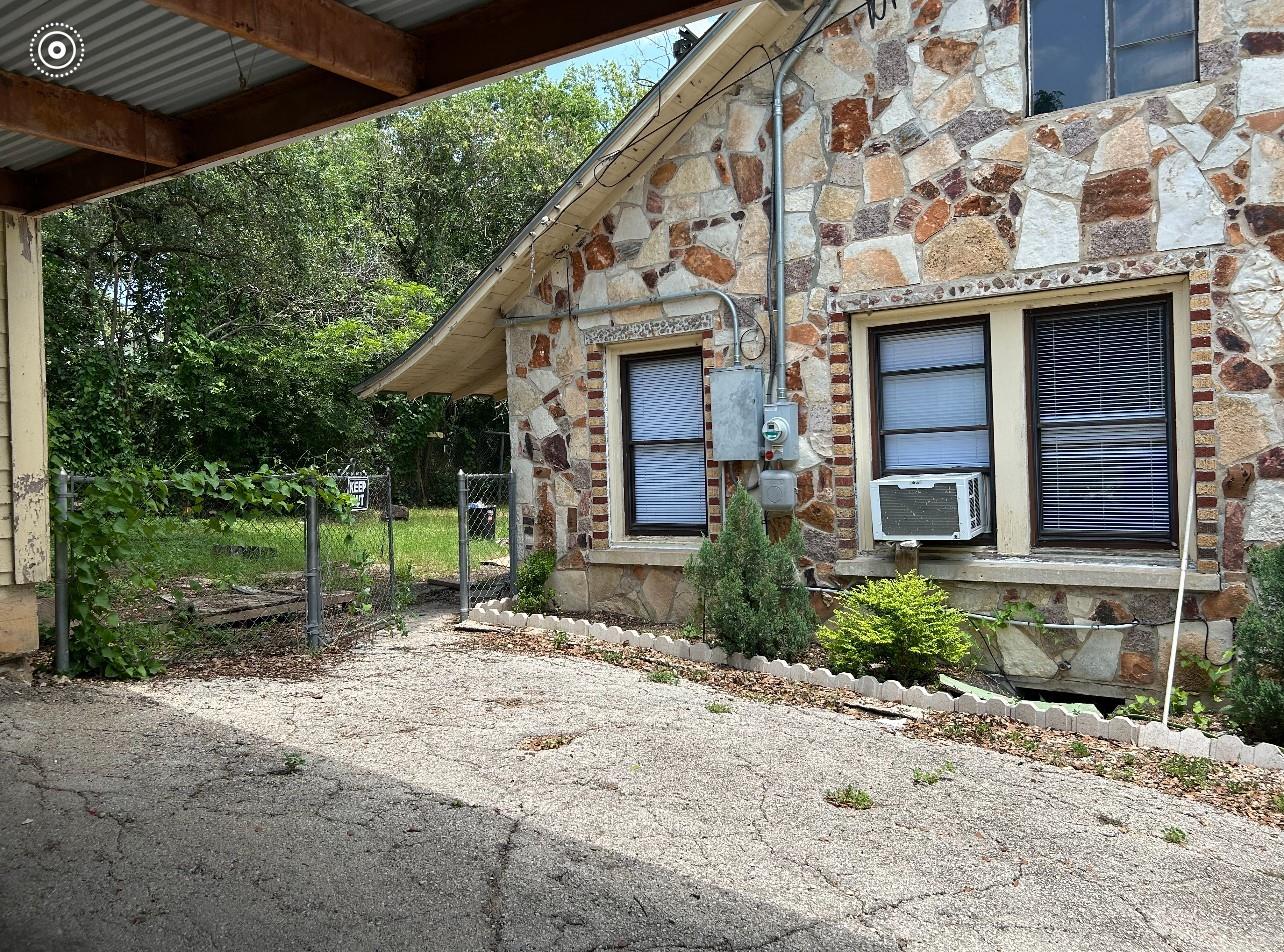 816 S Austin St Property Photo 8
