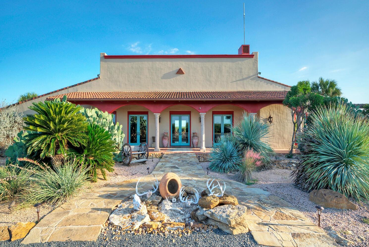 1372 Lyles Ranch Rd Property Photo 4