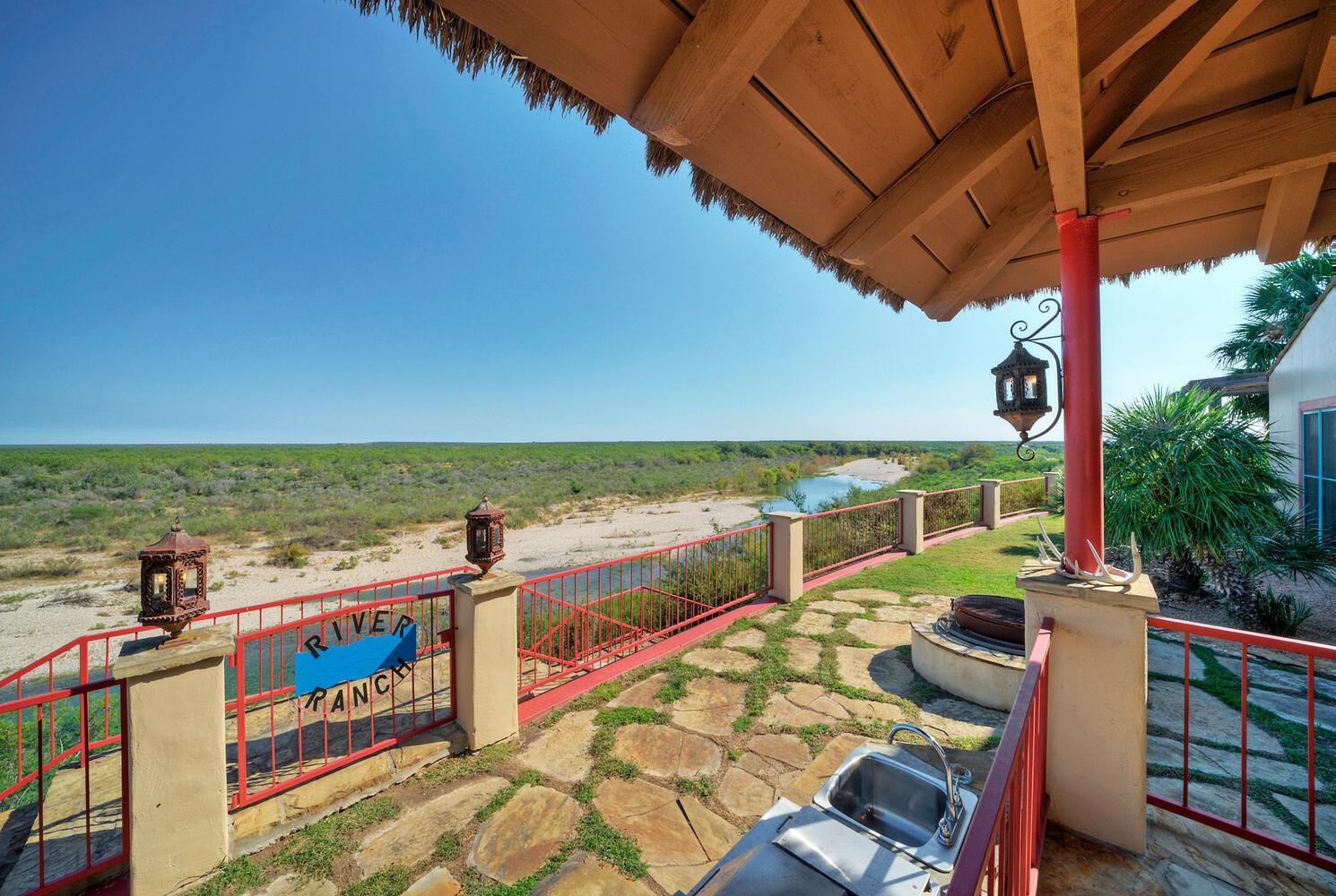 1372 Lyles Ranch Rd Property Photo 6