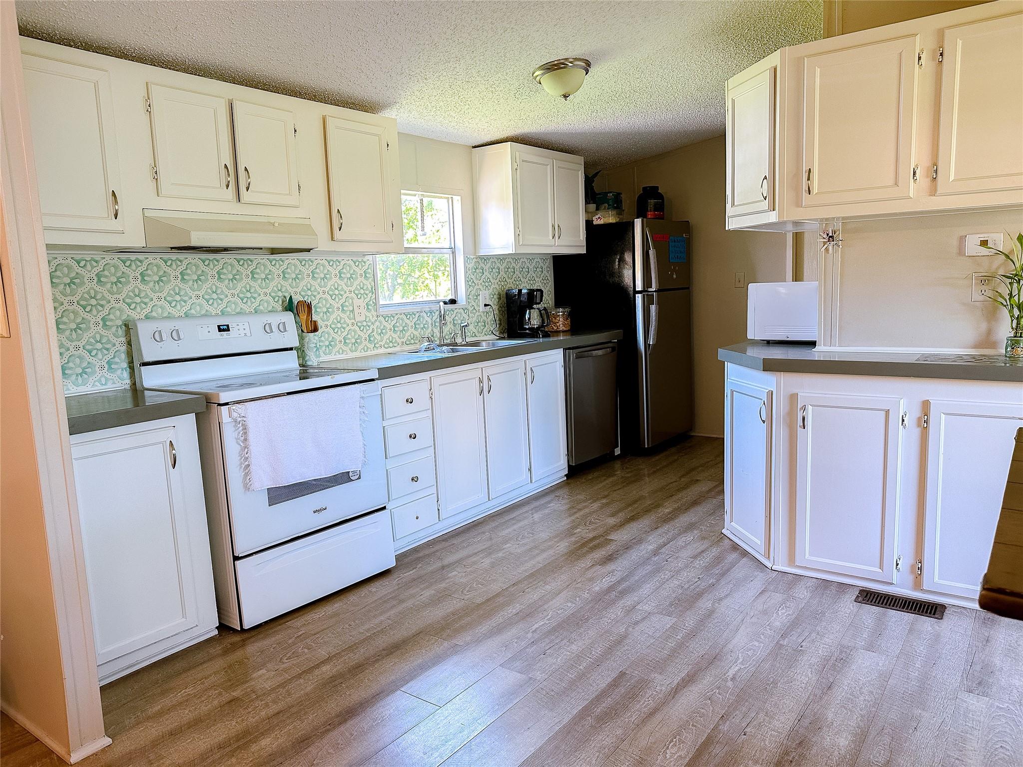 105 Singleton Dr Property Photo 4