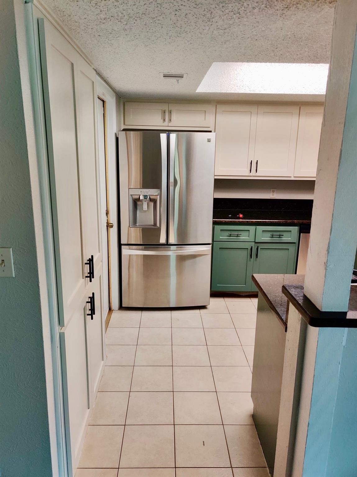 219 Stowaway Cv B Property Photo 4