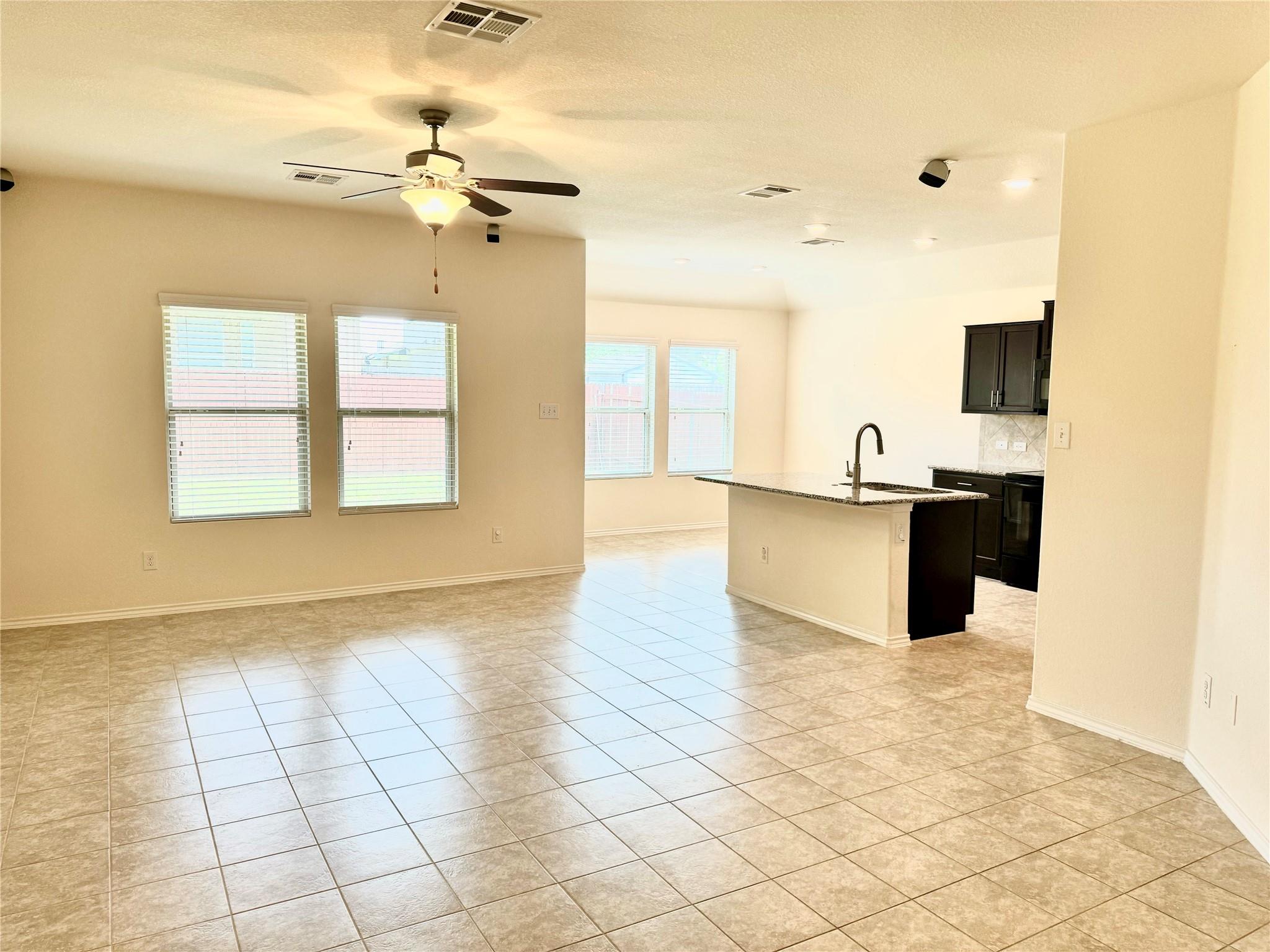 133 Ammonite Ln Property Photo 3