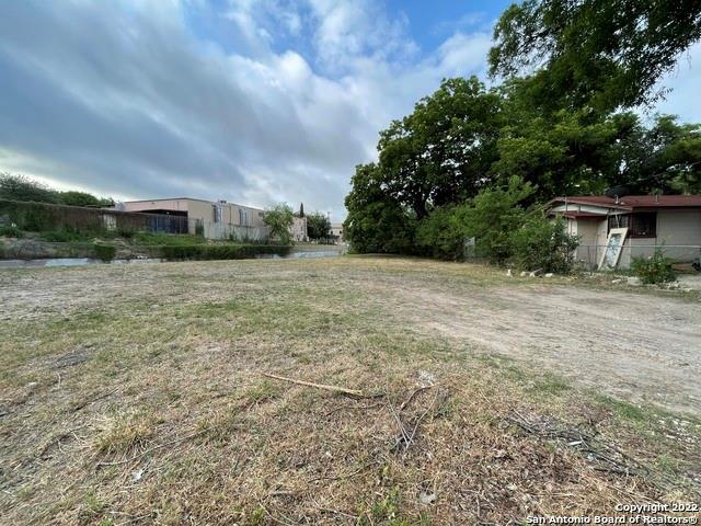 310 Uvalde St Property Photo 2