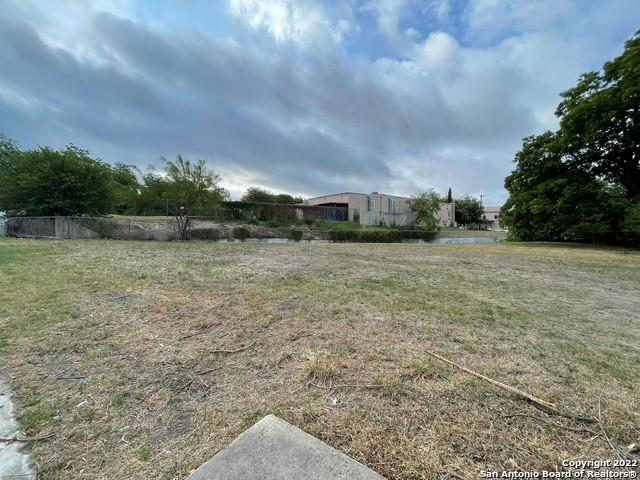 310 Uvalde St Property Photo 6