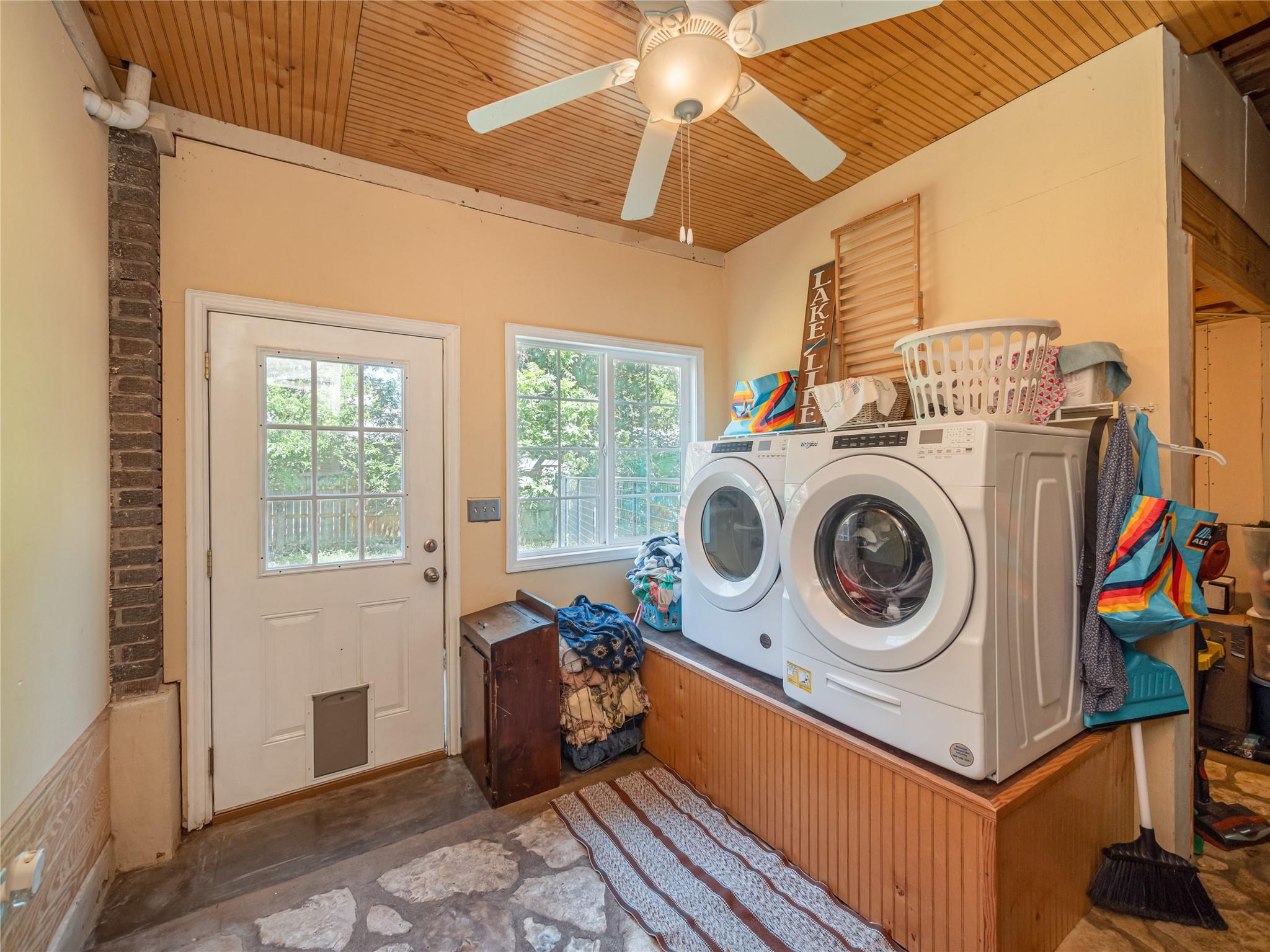 1543 W Clark St Property Photo 16