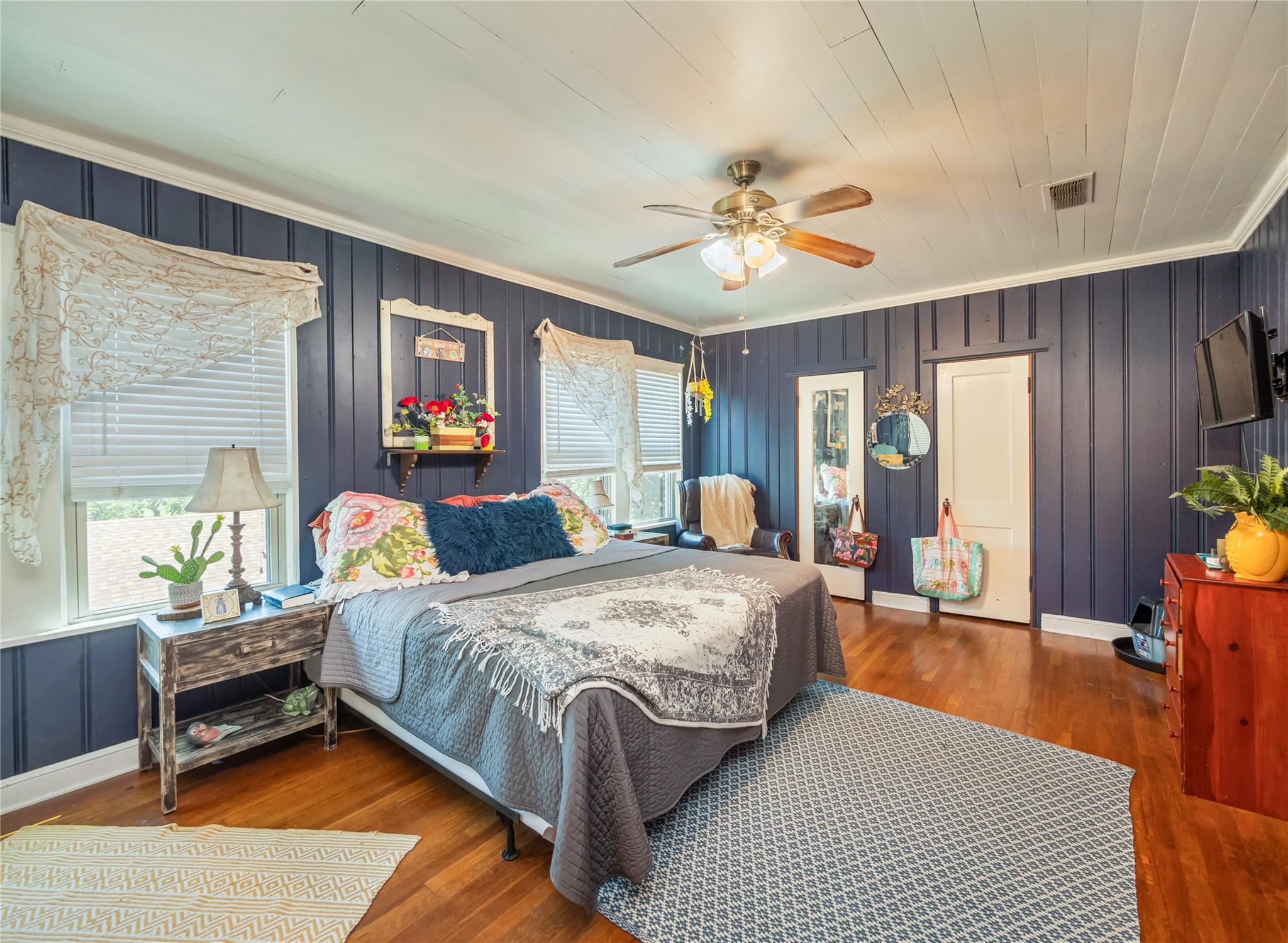 1543 W Clark St Property Photo 18