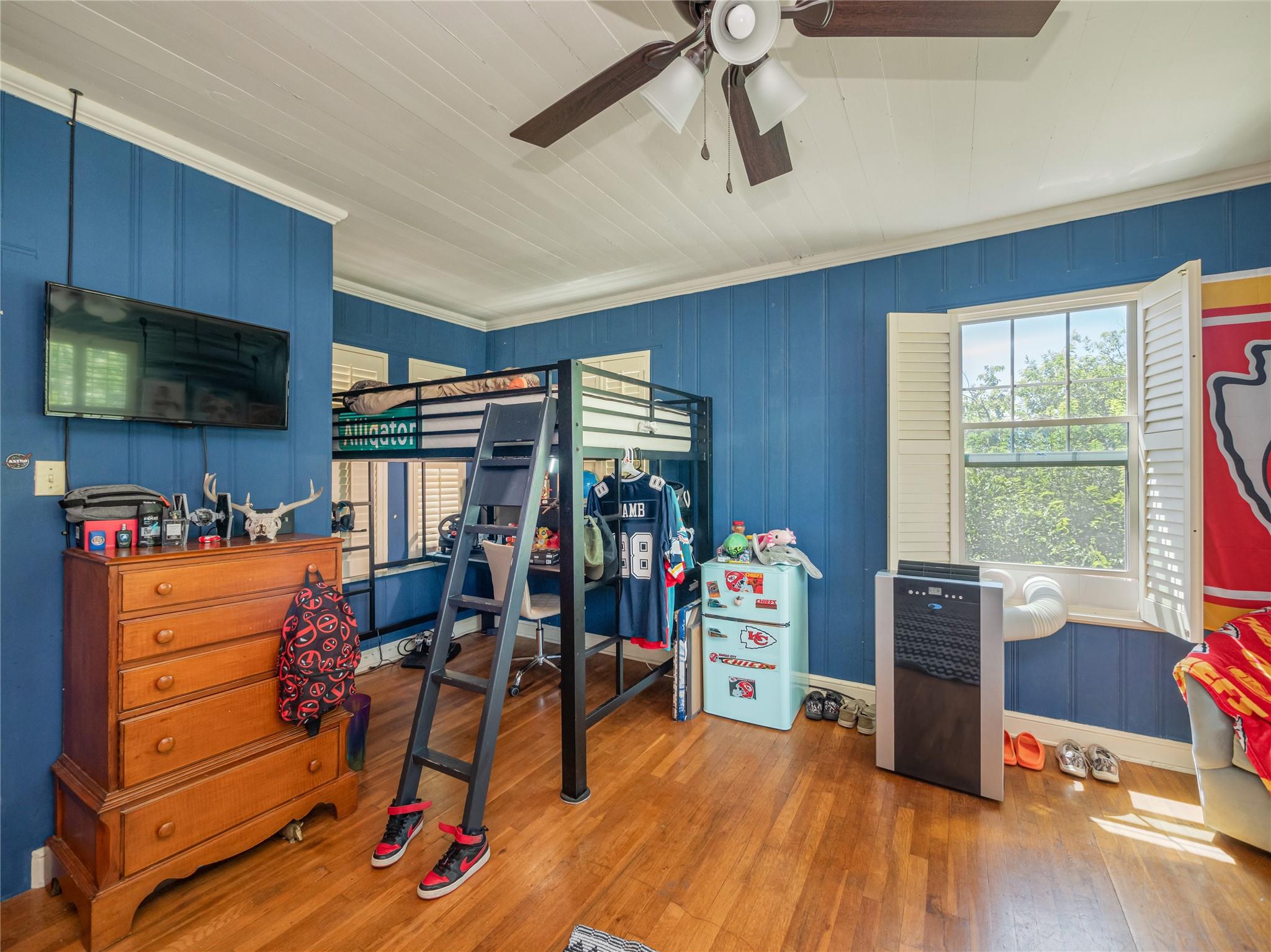 1543 W Clark St Property Photo 24