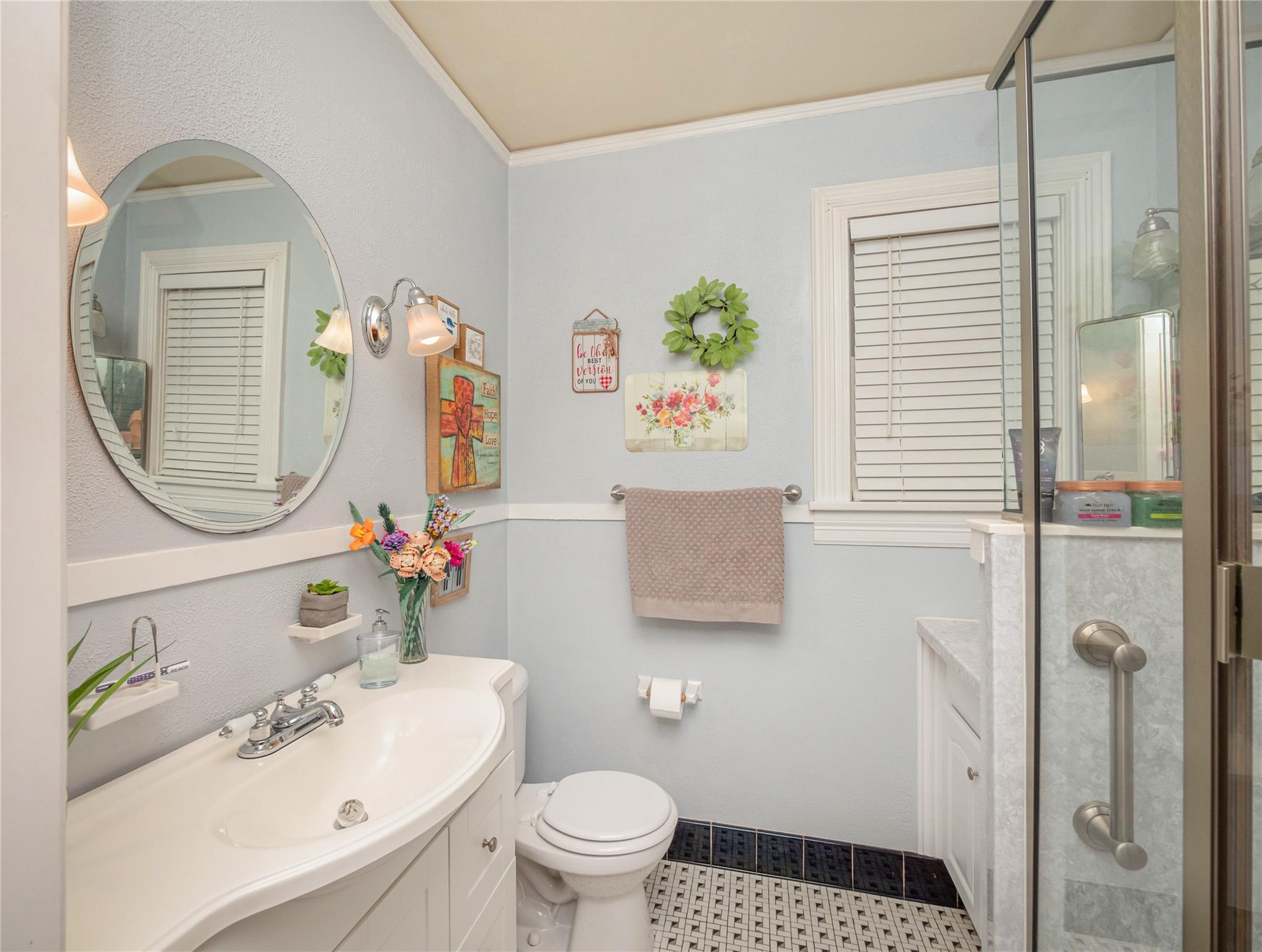 1543 W Clark St Property Photo 25