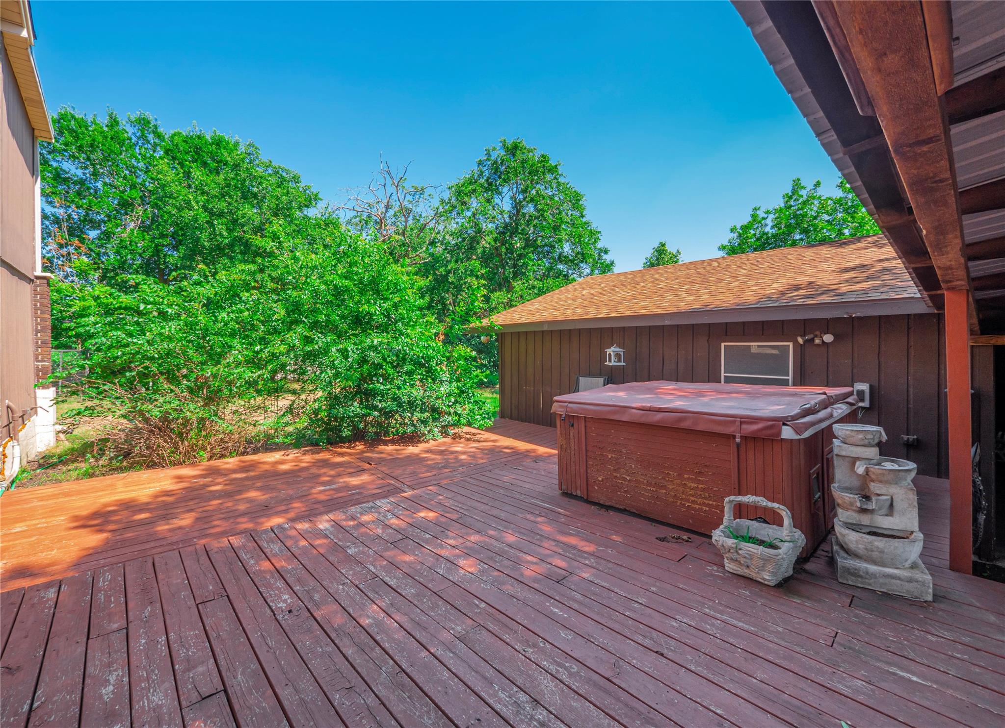 1543 W Clark St Property Photo 27