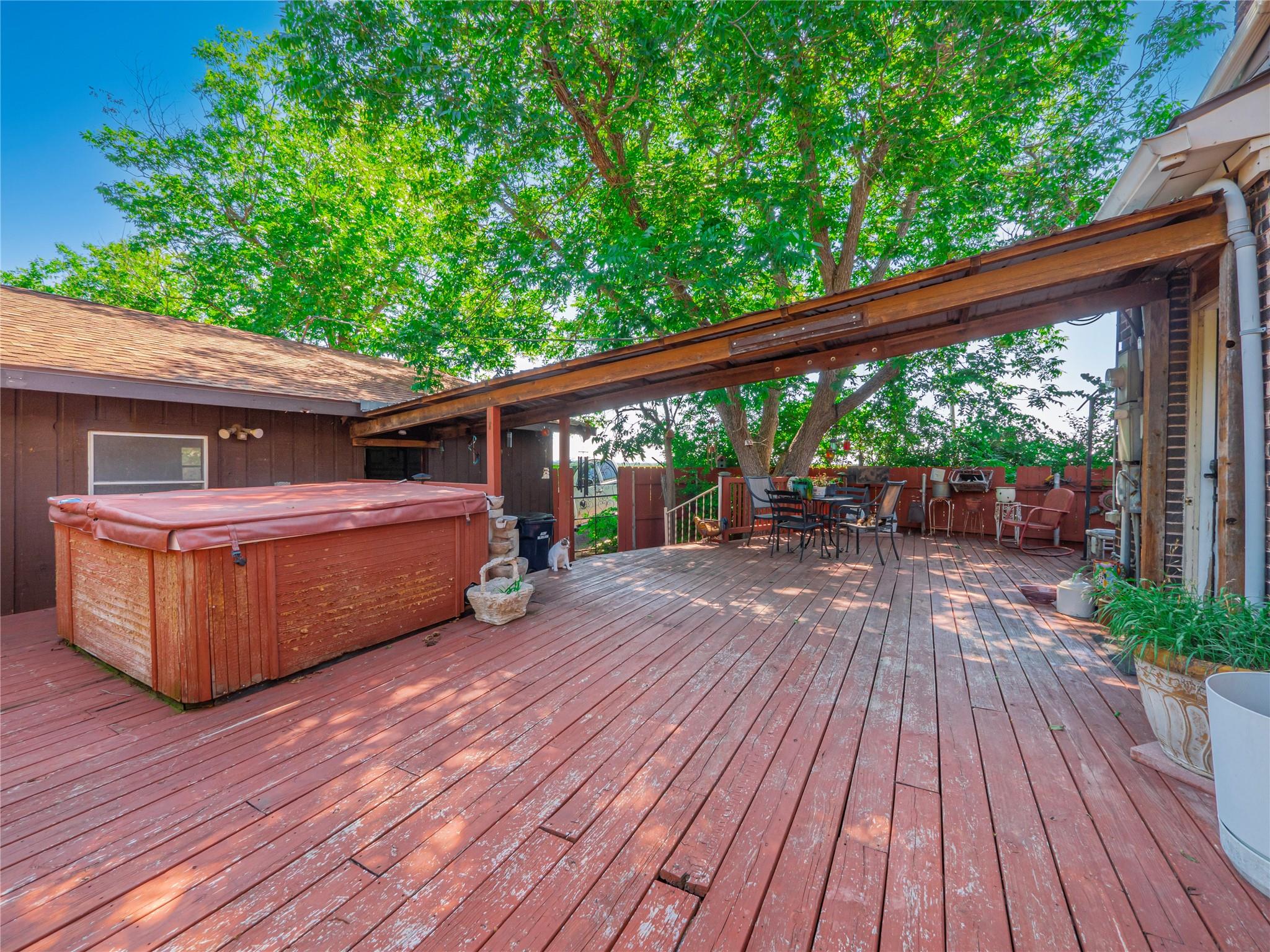1543 W Clark St Property Photo 29