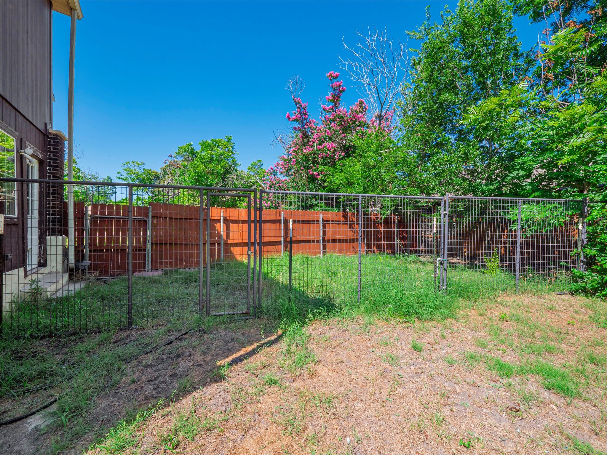 1543 W Clark St Property Photo 30