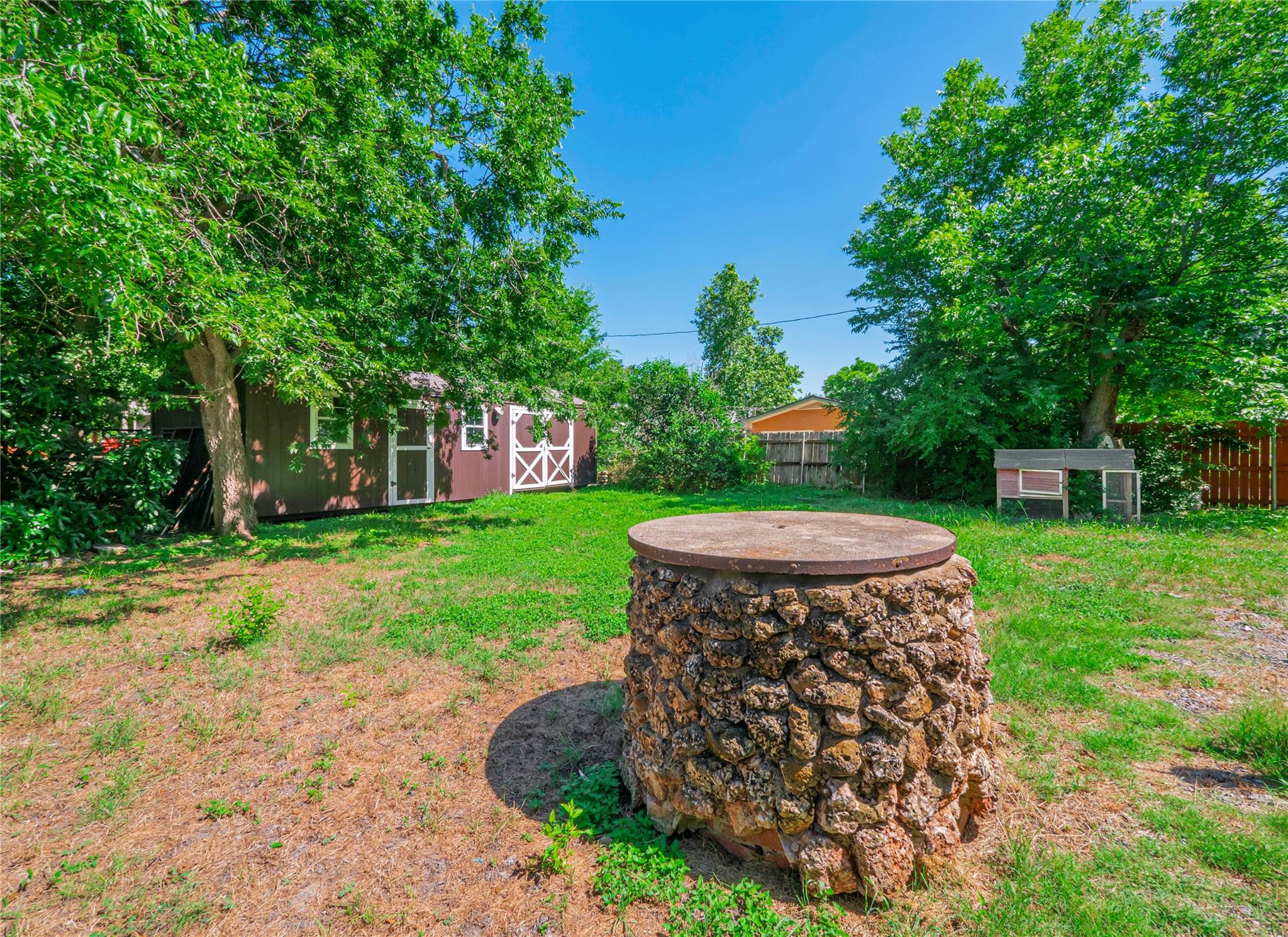 1543 W Clark St Property Photo 32