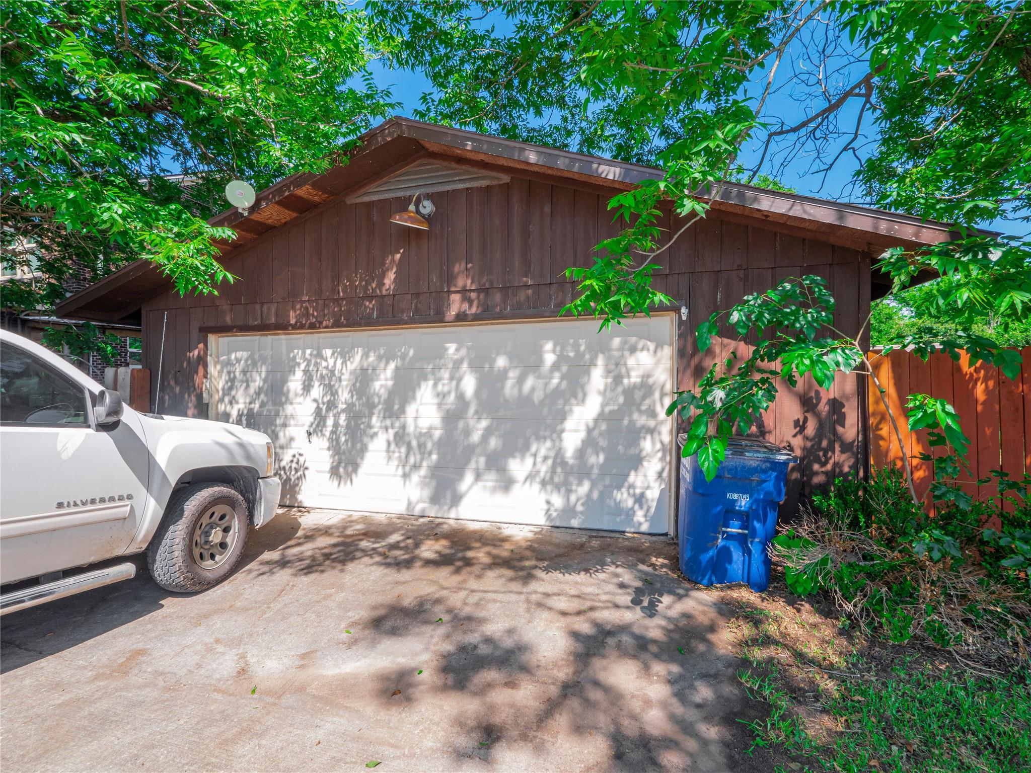 1543 W Clark St Property Photo 35