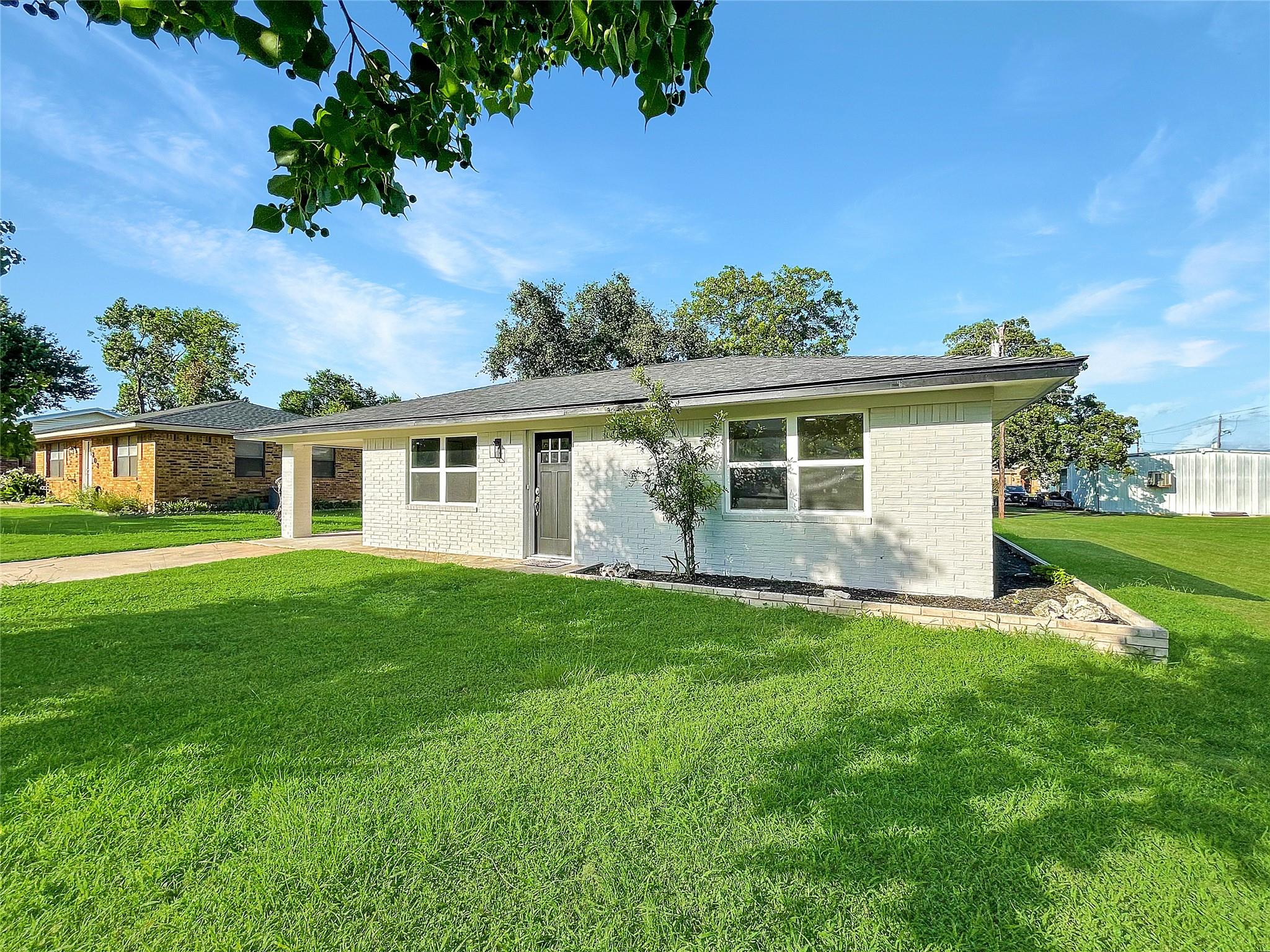 206 Summit St Property Photo 5