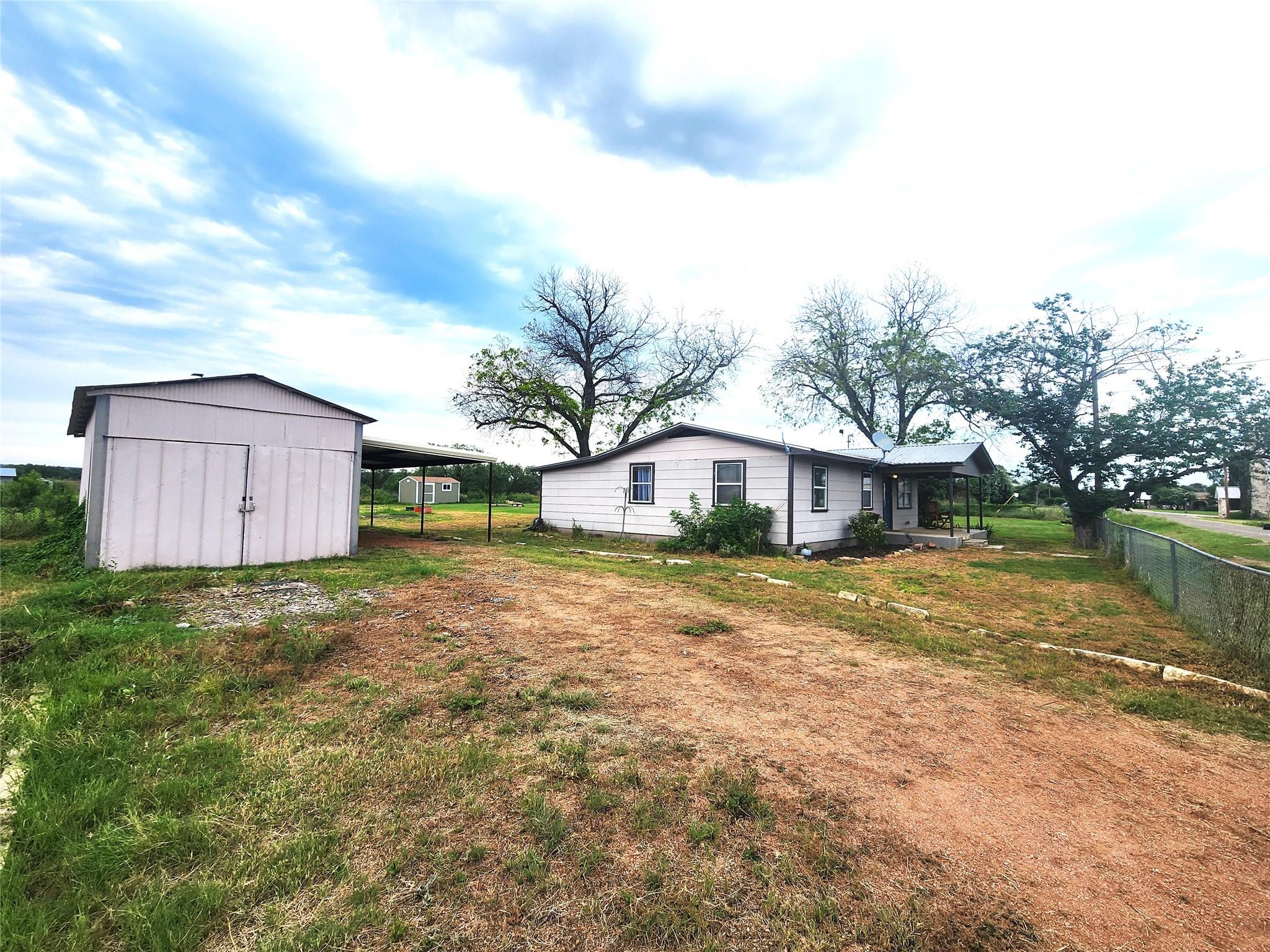 624 County Road 408d Property Photo 2