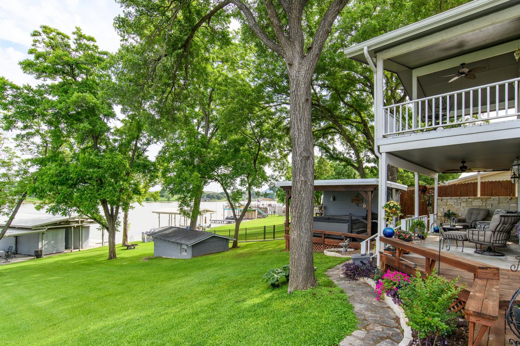 1912 Bluebonnet Ln Property Photo 1