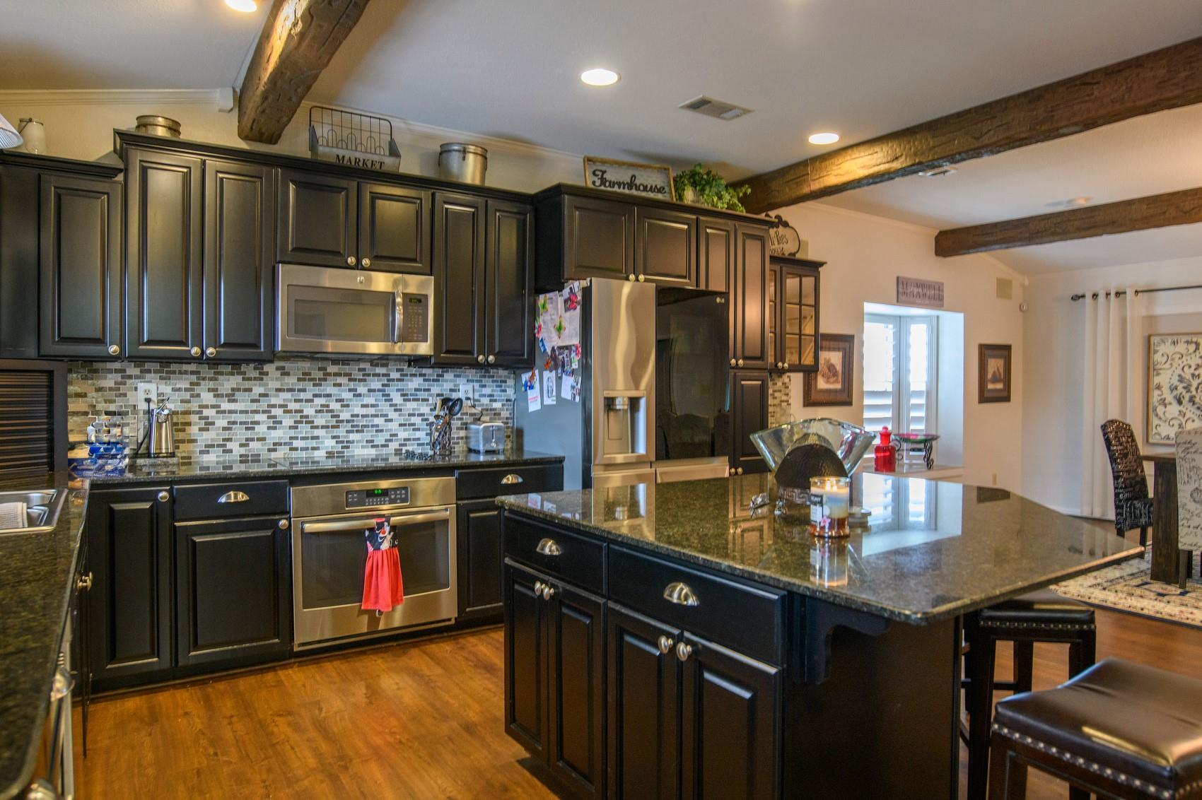 1912 Bluebonnet Ln Property Photo 8