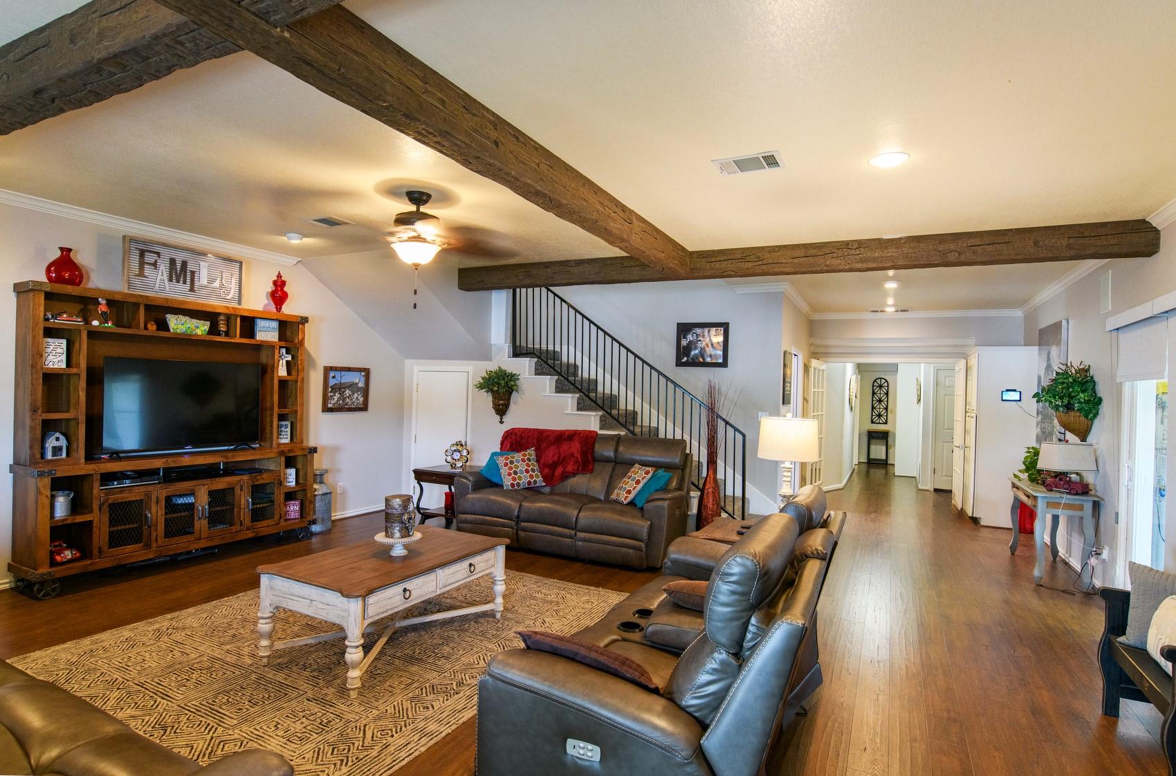 1912 Bluebonnet Ln Property Photo 14