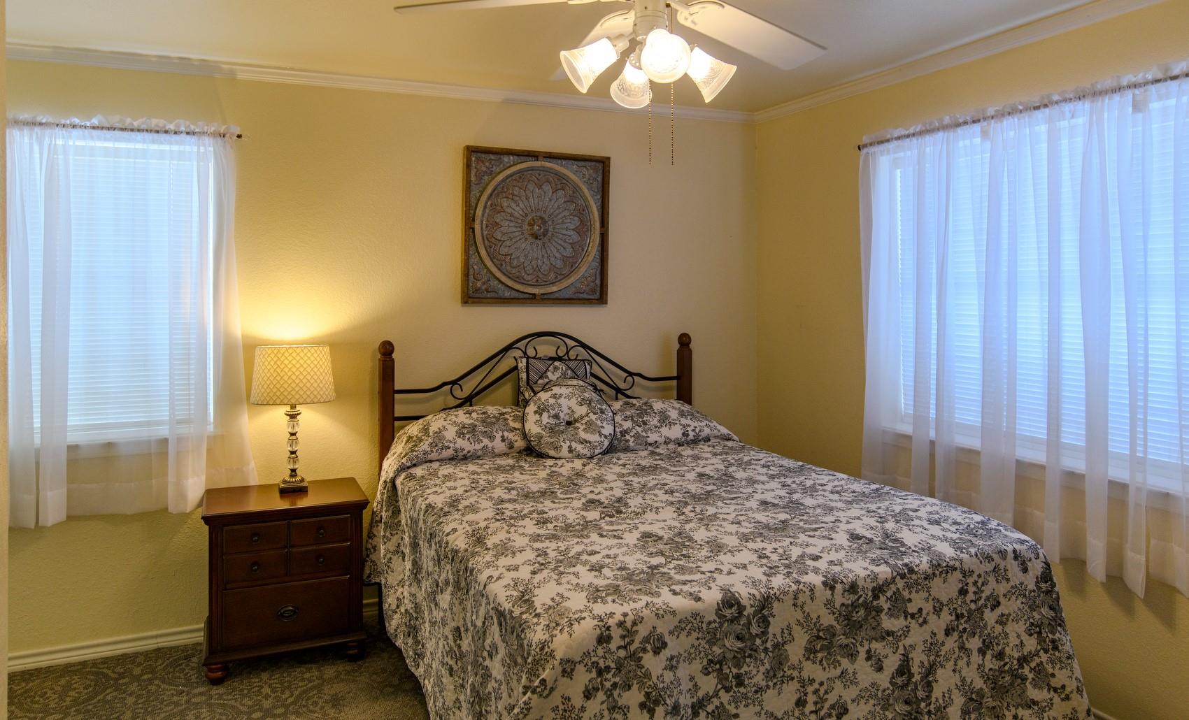 1912 Bluebonnet Ln Property Photo 20