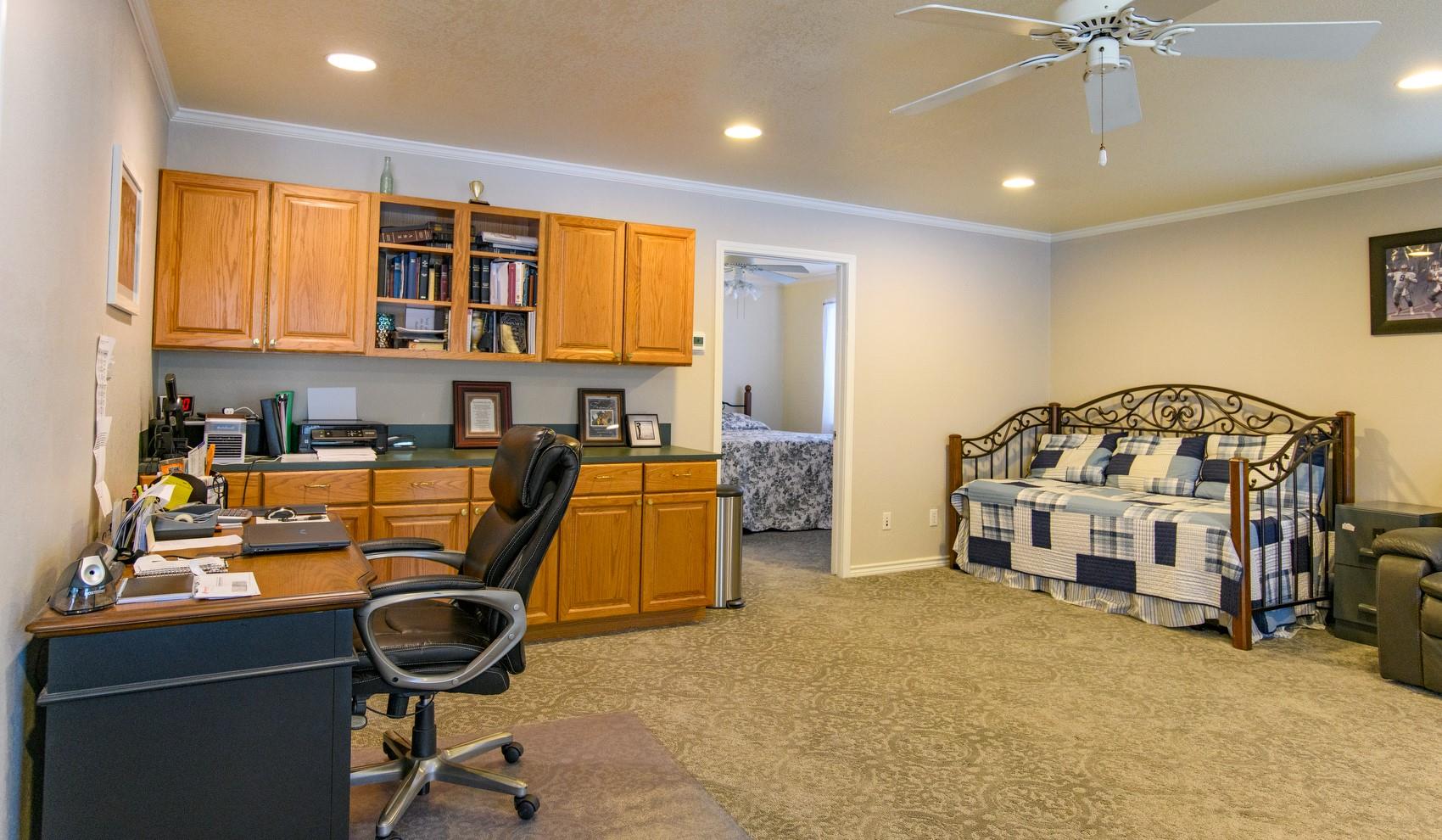 1912 Bluebonnet Ln Property Photo 22
