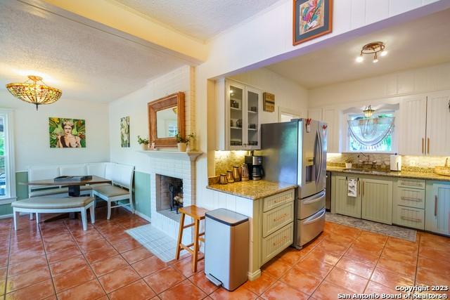 2102 W Kings Highway Property Photo 9