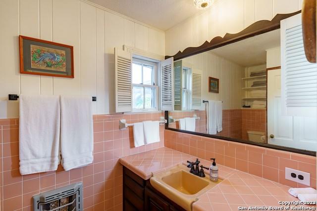 2102 W Kings Highway Property Photo 14