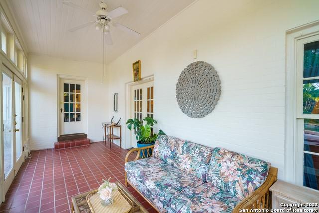 2102 W Kings Highway Property Photo 28