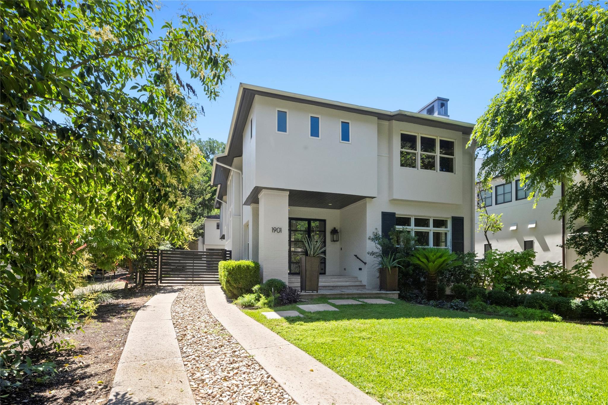 1901 Stamford Ln Property Photo 1