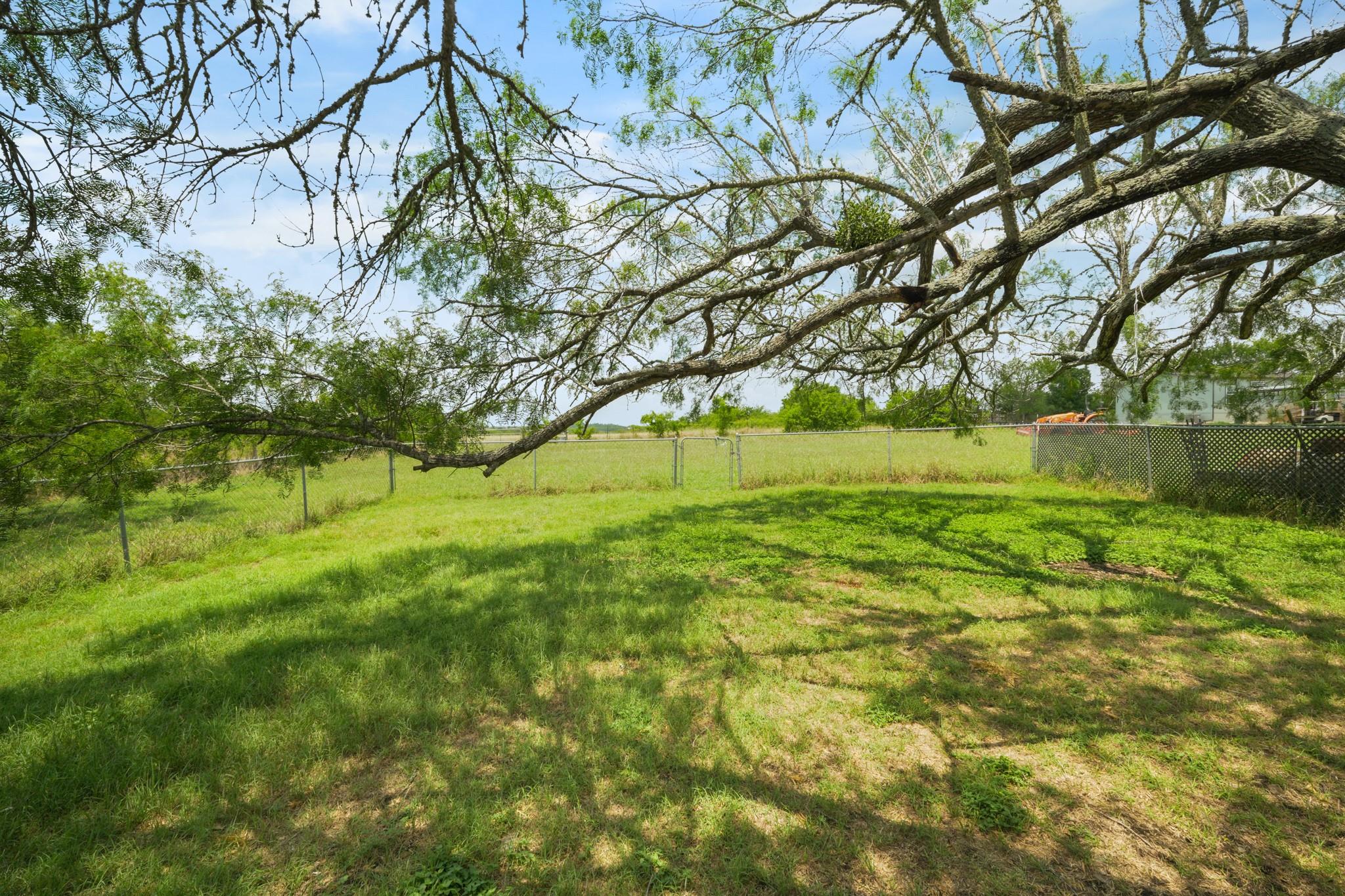 1842 Schuelke Rd Property Photo 17