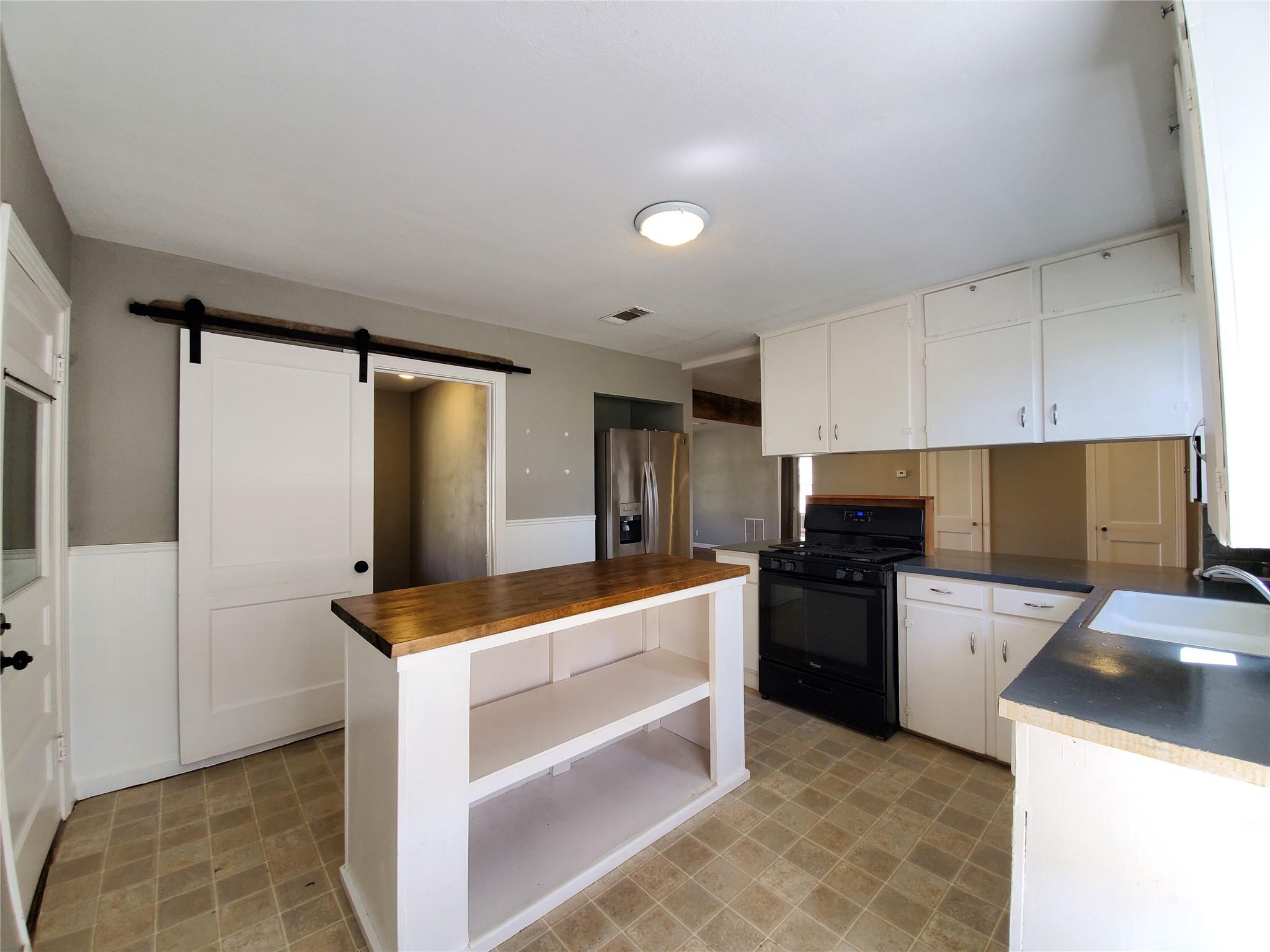 377 W Bell Ave Property Photo 4