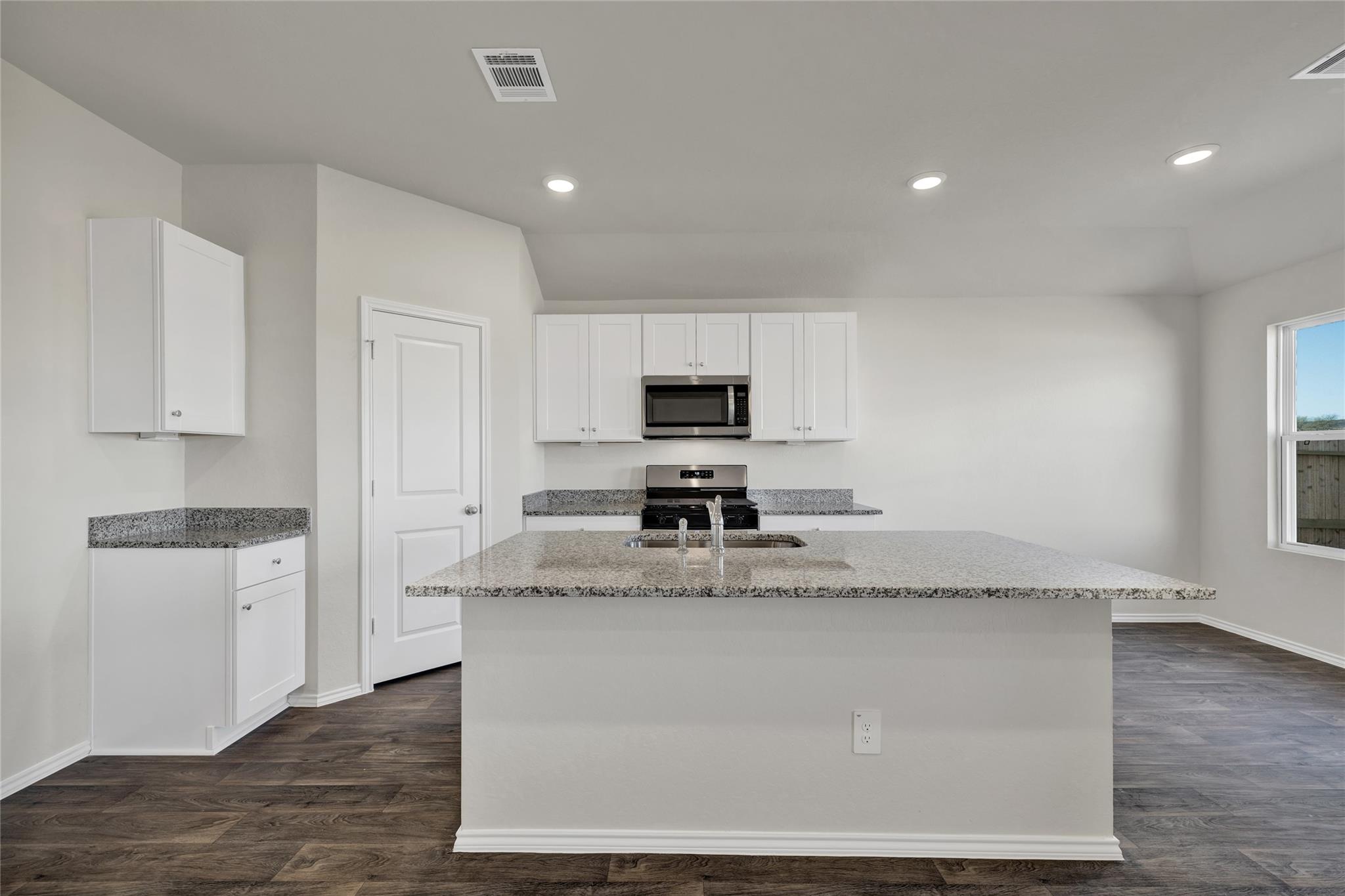 1061 Argonne Forest Property Photo 10