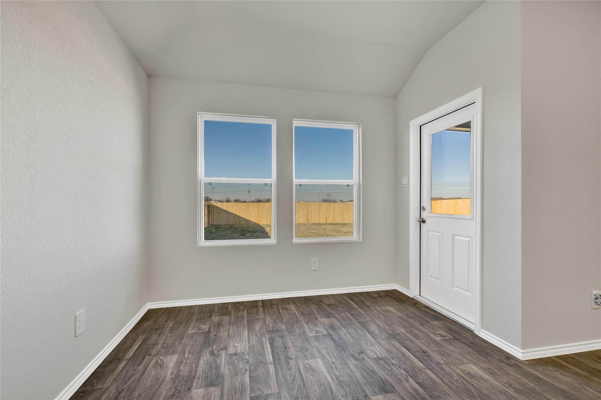 1061 Argonne Forest Property Photo 12